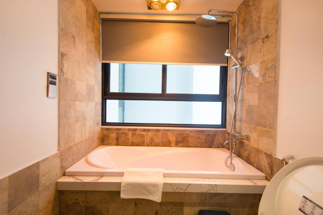 22Housing Hotel & Apartment 81 Linh Lang Hanoi Exterior foto